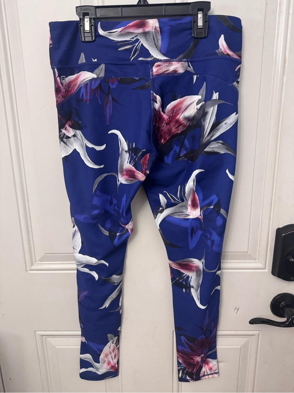 Women’s Fabletics Lisette High Waisted Capri size Medium - Picture 3 of 6